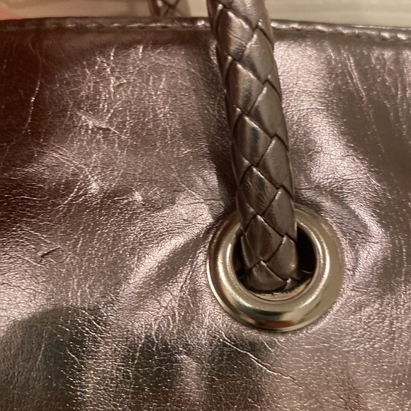 Elizabeth Grant Tote, Fully Lined in Silver with snap closure -NWOT - Picture 4 of 9